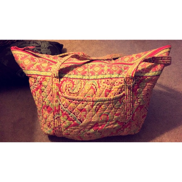 Authentic Vera bradley  "Capri Melon" Miller Bag💕