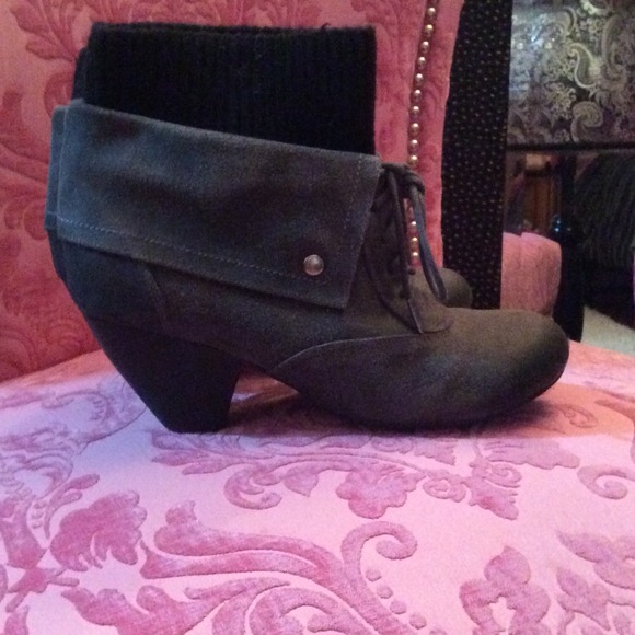 Grey bootie