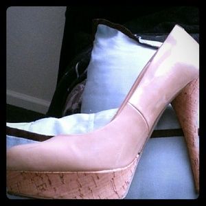 Guess creme patent leather & cork heels