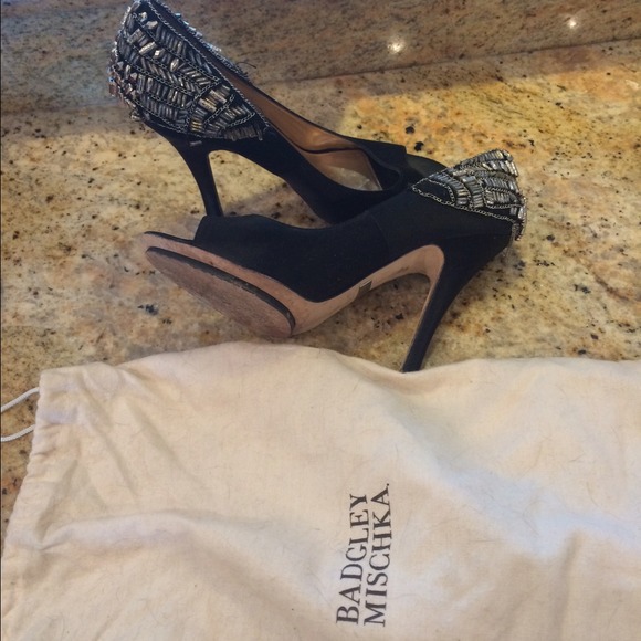 Badgely Mischka peep toe pumps