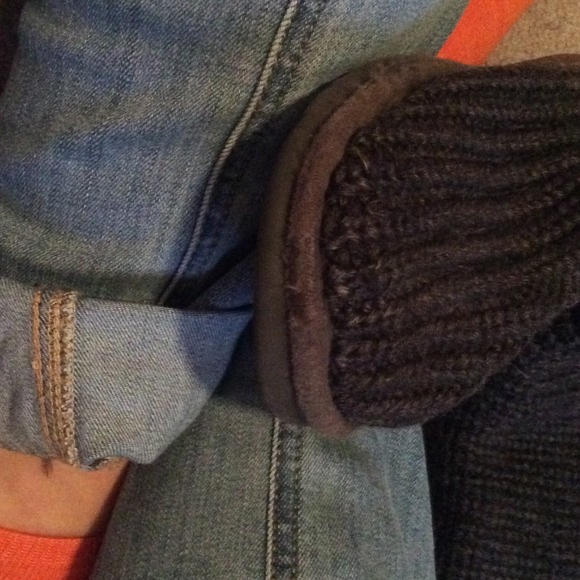 Grey knitted uggs toe pic