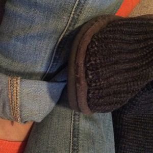 Grey knitted uggs toe pic