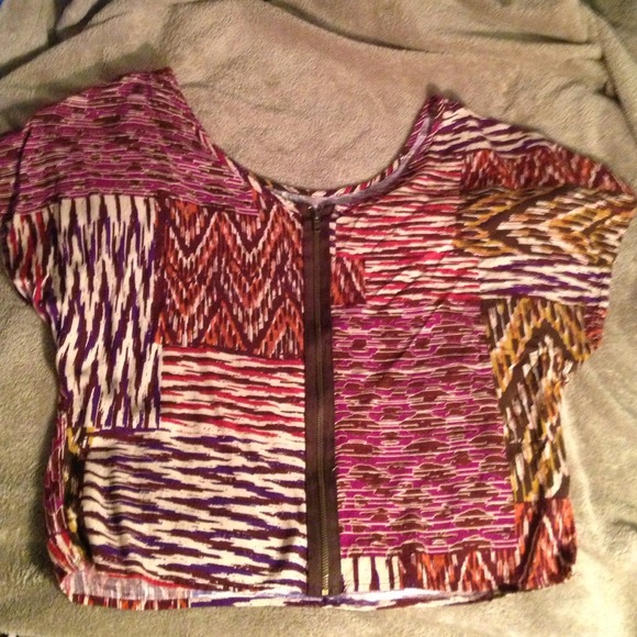 Cute "Aztec" crop top
