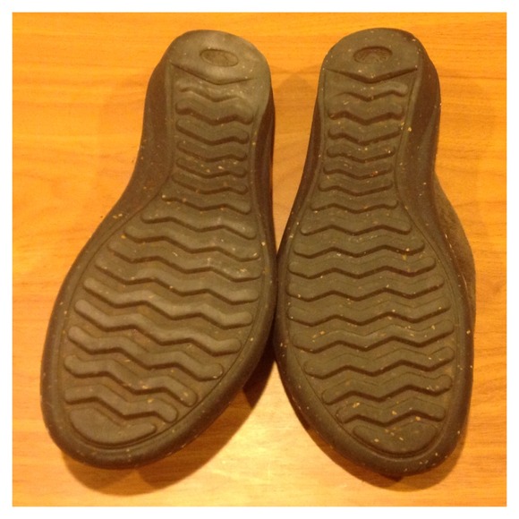 UGG Flip Flops - Picture 2 of 2