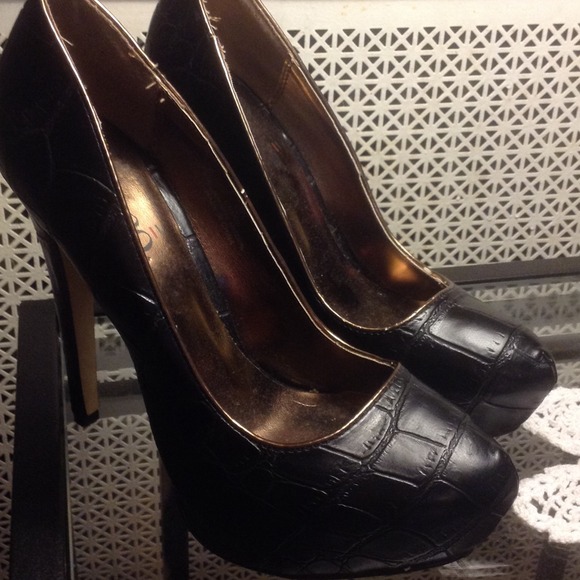 100% Italian leather pumps