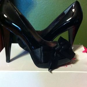 PARIS HILTON Black Paten Leather  pump size 7.5M.