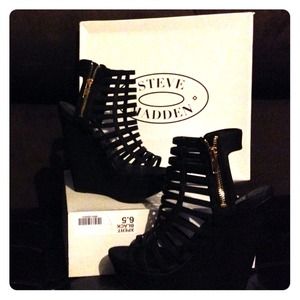 Black wedges: STEVE MADDEN nwot