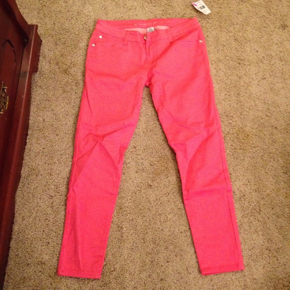 Coral skinny jeans size 7 NWT
