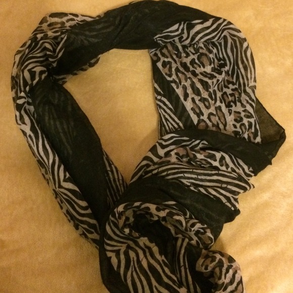 Aldo zebra /cheetah print circle scarf