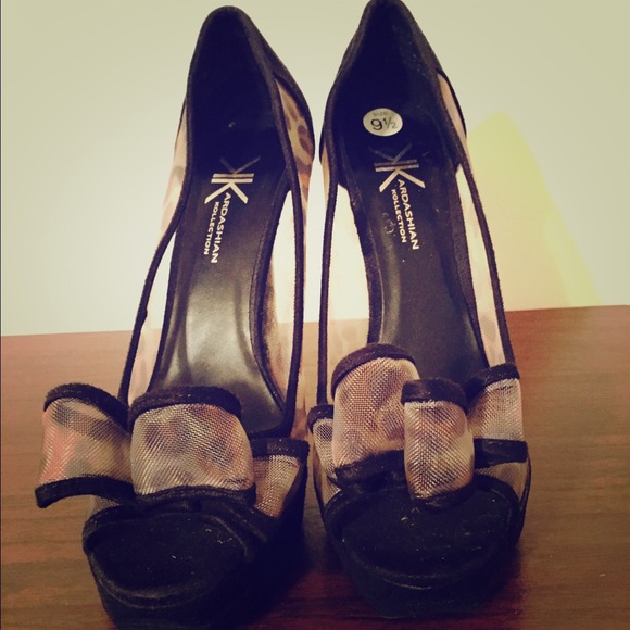 💯 Authentic Kardashian shoes. Size 9 1/2
