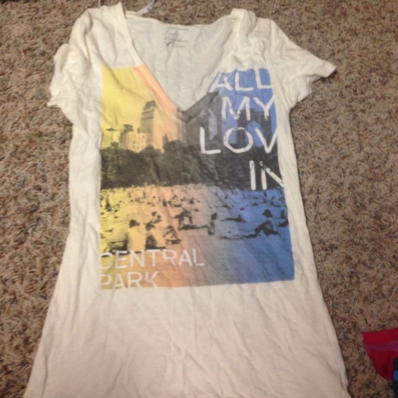 American eagle tee shirt Not my style I like plain