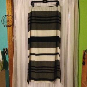 Monotone Stripped Maxi
