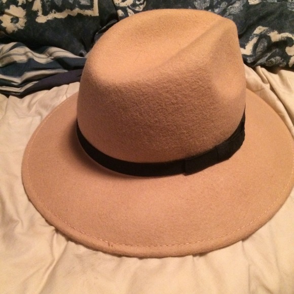 Brandy Melville Hat!