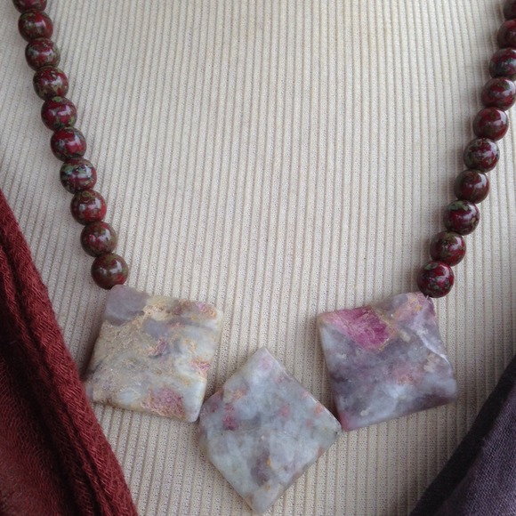 🎉SOLD🎉Handmade beaded necklace - Picture 2 of 4