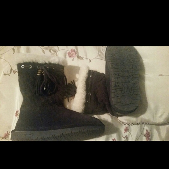BEARPAW BOOTS