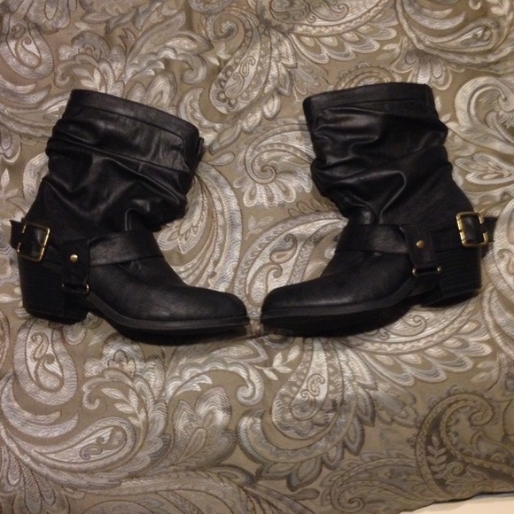 Qupid Boots - Black Buckle Boots 👢