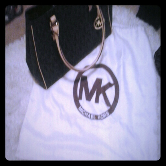 Extra pic of mk bag and dust bag