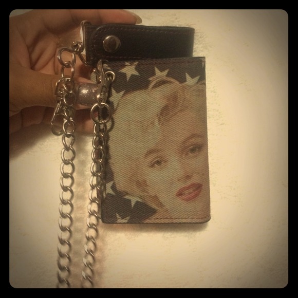 Mini trifold wallet w/chain ~ FREE W/ ANY $20 BUY