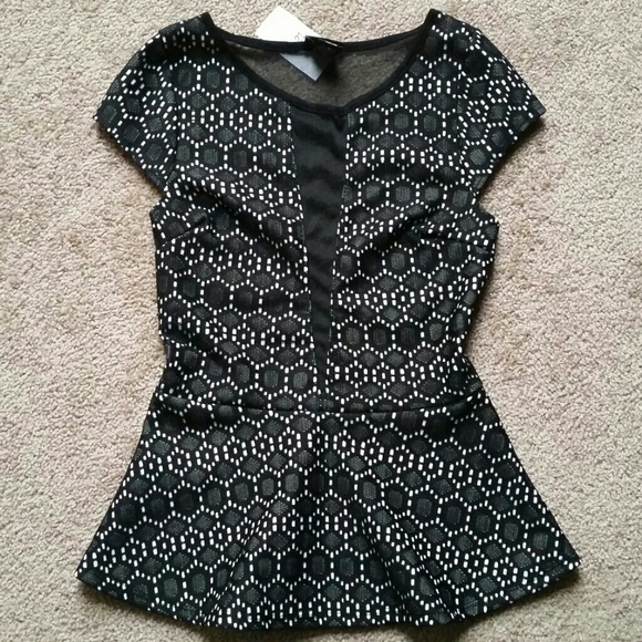 Black and white Geometric mesh peplum top