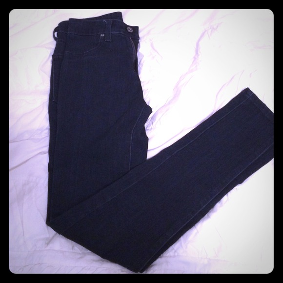 Dark denim. Carmar skinny jean. Nyc