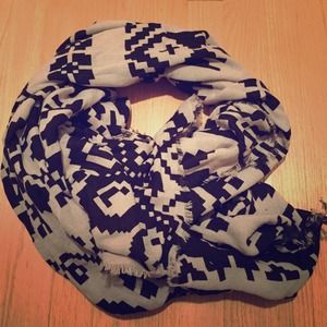 NWT Michael Stars Folk Art Gray and Black Scarf