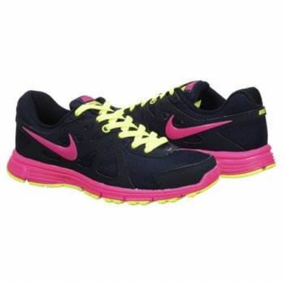 Nike revolution 2 sneakers