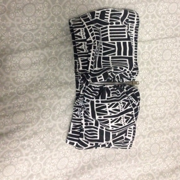 Crop top zipper in the front