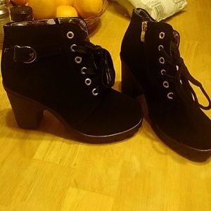 Heeled boots