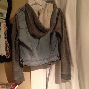 Sweatshirt/denim vest