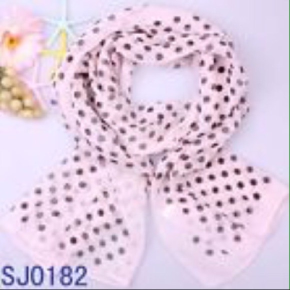 Cute pink polka dot scarf 🎀