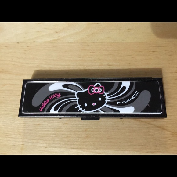 Authentic MAC 🌟Hello Kitty makeup 👉price is firm