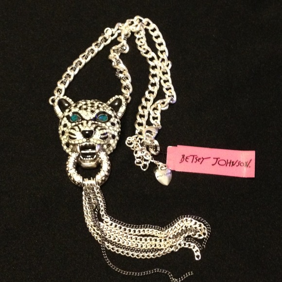 🎉SOLD🎉 Betsey Johnson Snow Leopard Necklace - Picture 2 of 3