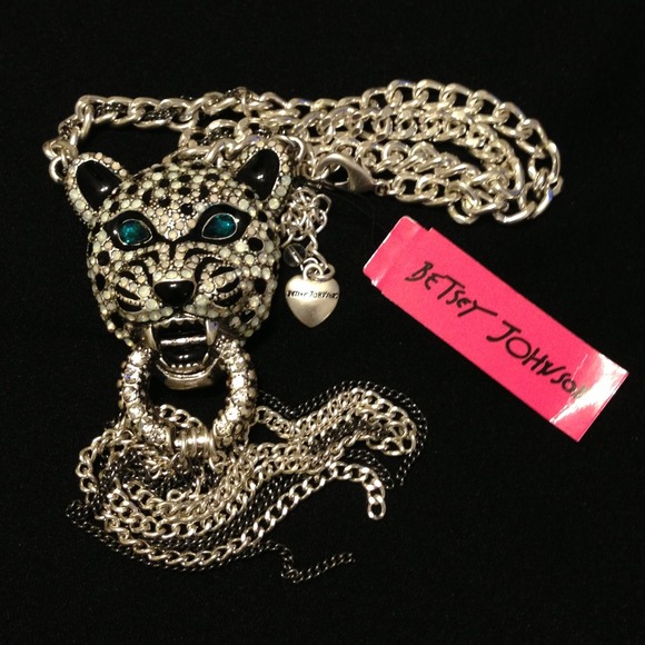 🎉SOLD🎉 Betsey Johnson Snow Leopard Necklace - Picture 3 of 3