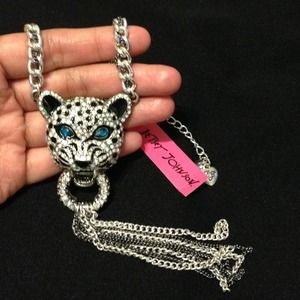🎉SOLD🎉 Betsey Johnson Snow Leopard Necklace