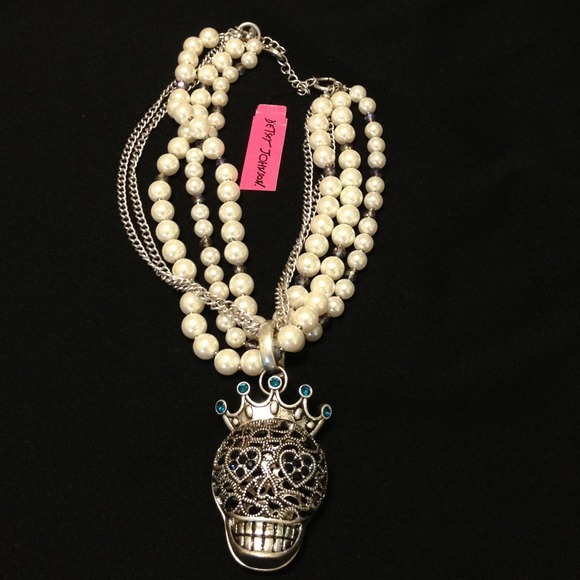 🎉SOLD🎉 Betsey Johnson Torsade Skull Necklace - Picture 1 of 4