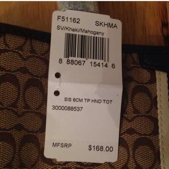 👜👜Small Authentic Coach Purse👜👜💯 - Picture 3 of 4