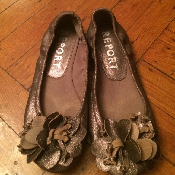 Brand new Bronze report flats, 6