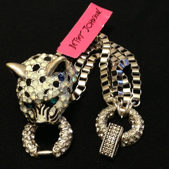 🎉SOLD🎉 Betsey Johnson Snow Leopard Bracelet - Picture 2 of 4