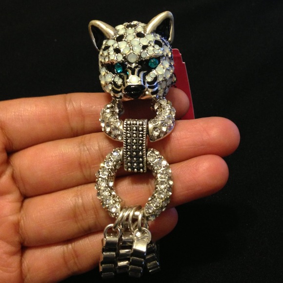 🎉SOLD🎉 Betsey Johnson Snow Leopard Bracelet - Picture 3 of 4