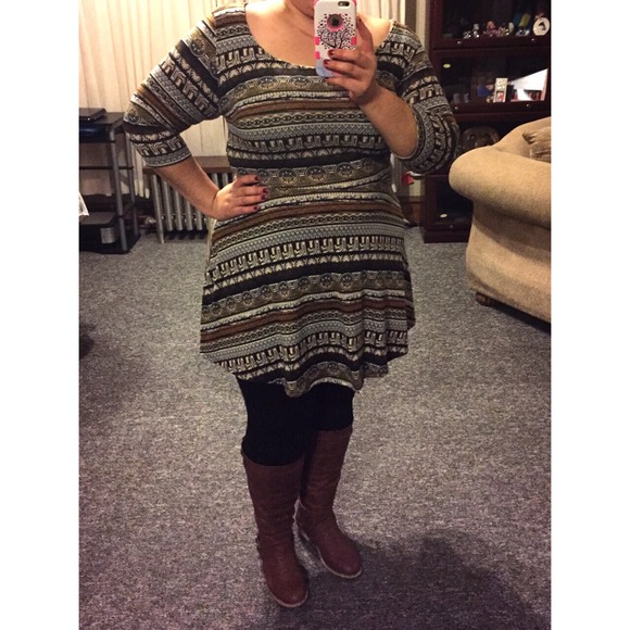 Dresses & Skirts - 🎄SALE🎁NWOT Holiday Tribal Print Dress
