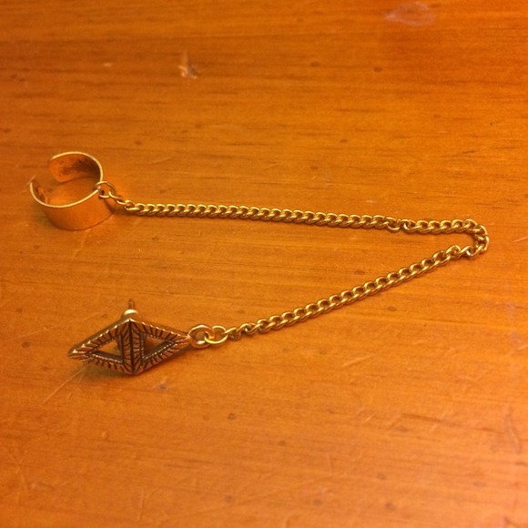 Urban Outfitters Jewelry - Ear cuff