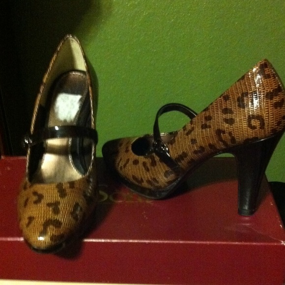 Sofft Women's Patent Leather Shoe Pump. Size 7M