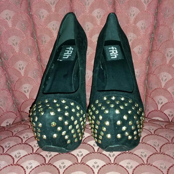 BLACK STUDS EMBELLISHED PLATFORM HEELS - SIZE 6.5 - Picture 5 of 7