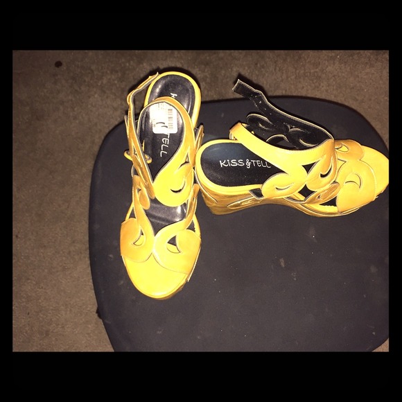 Wedge Sandals - Picture 1 of 3