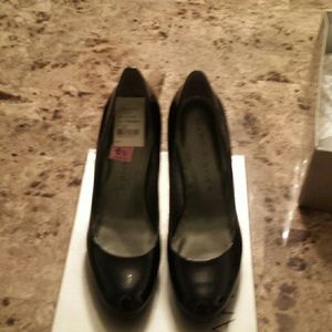 ***sold locally*Black Patent leather pump size 6.5