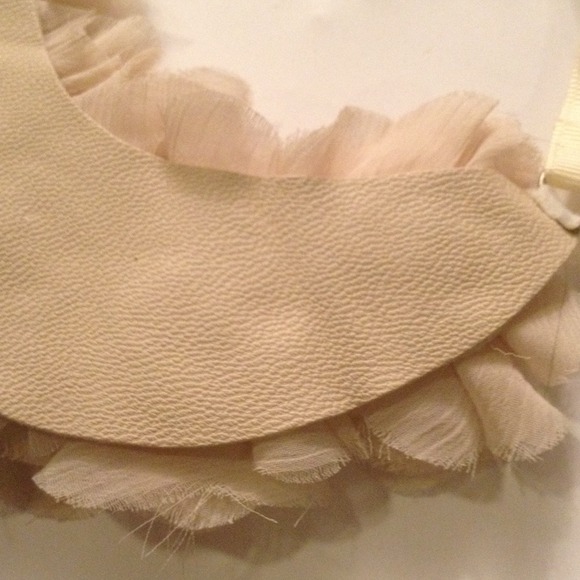 Flowy Floral Soft Ribbon Statement Neck (natural) - Picture 3 of 4