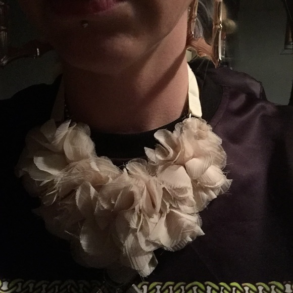 Flowy Floral Soft Ribbon Statement Neck (natural) - Picture 4 of 4