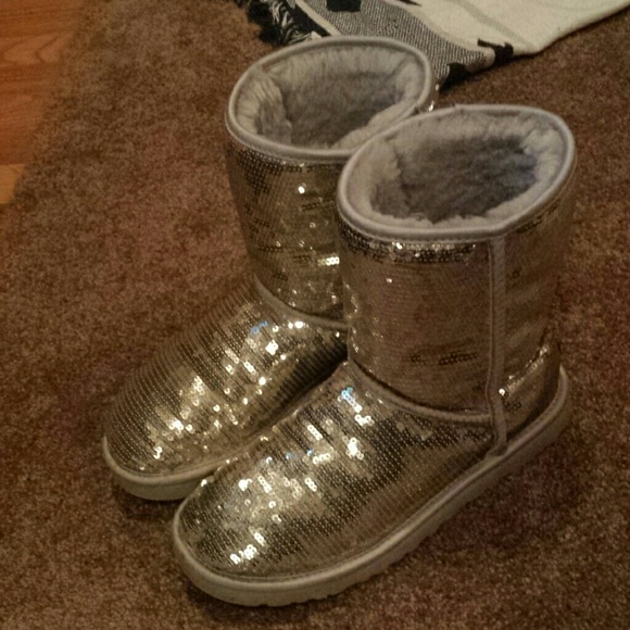 MINT CONDITION UGGS end of winter deal 😍 - Picture 1 of 4