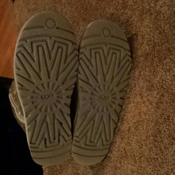 MINT CONDITION UGGS end of winter deal π - Picture 4 of 4