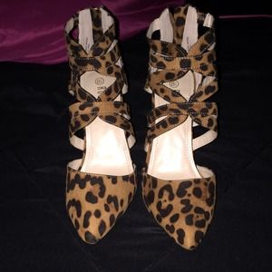 Leopard heels!!